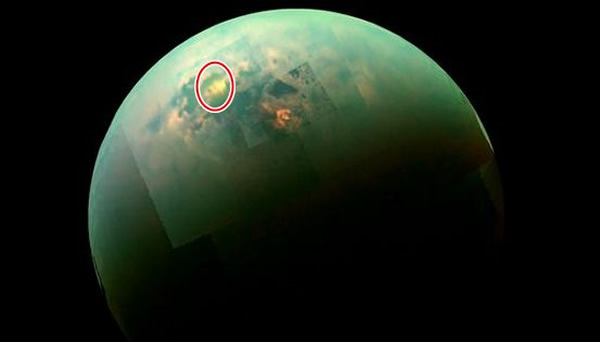 土卫六“极地海洋”反射太阳影像