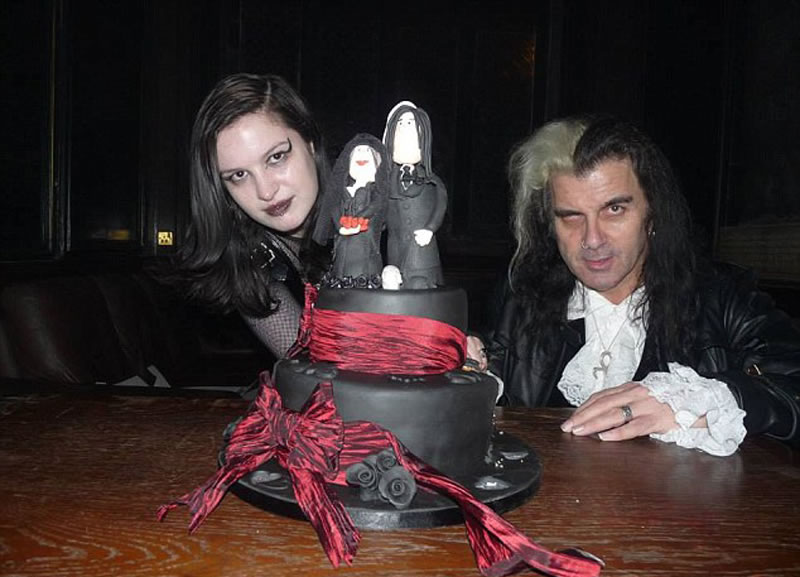 Ӣ������˹��һ�Է����Գ�����ʵ�����е���Ѫ��