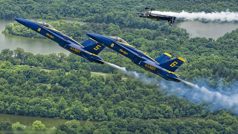 霍兰特指整套飞行动作与信任及经验有关。