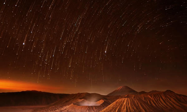 赛丁泉彗星为火星带来“壮观流星雨”