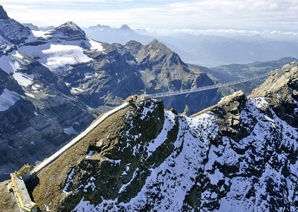 ��ʿ���۷�֮�С���ظߴ�3000�ס�