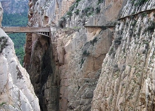 ���������ʵ�֮�����������Ϻ�ˮ��