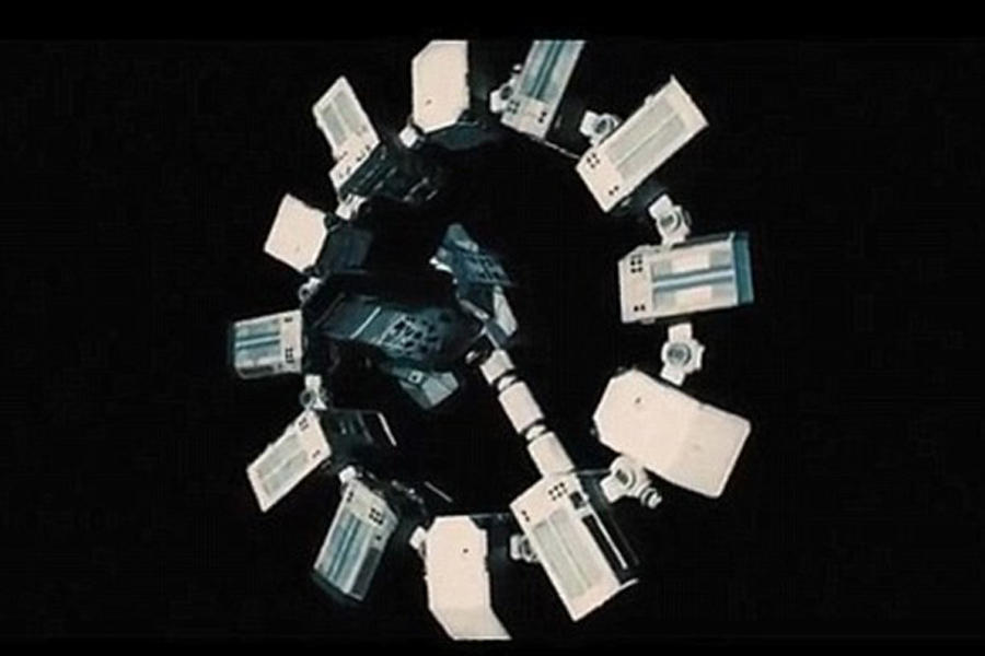 人工产生重力场其实是未来星际旅行的一个好办法,人造重力场可能模拟地球上的重力环境,避免失重环境造成的问题,比如骨质会在微重力环境中流失。《星际》中的宇宙飞船推进