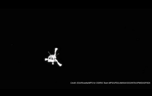 「菲莱」脱离母船后拍摄罗赛塔号的照片