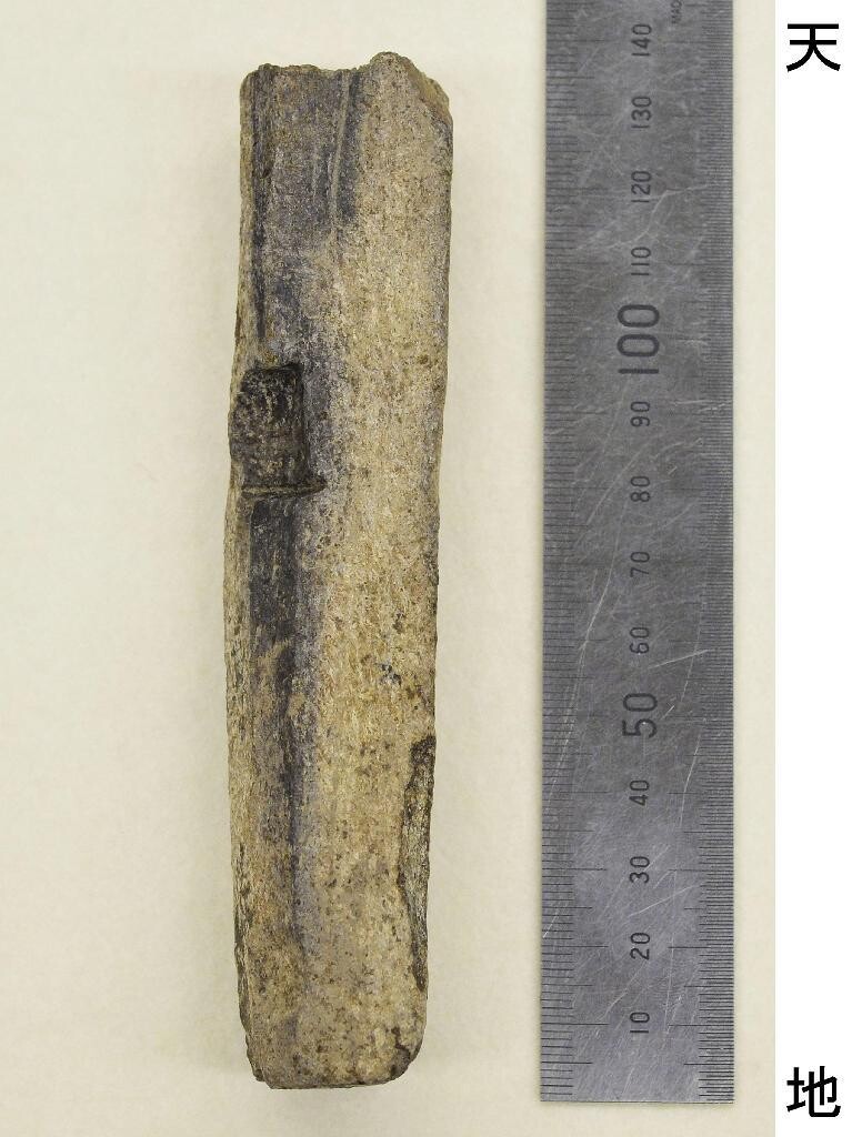 日本福冈县须玖坂本遗址内出土“一铸式有柄铜剑”的石制铸造模具
