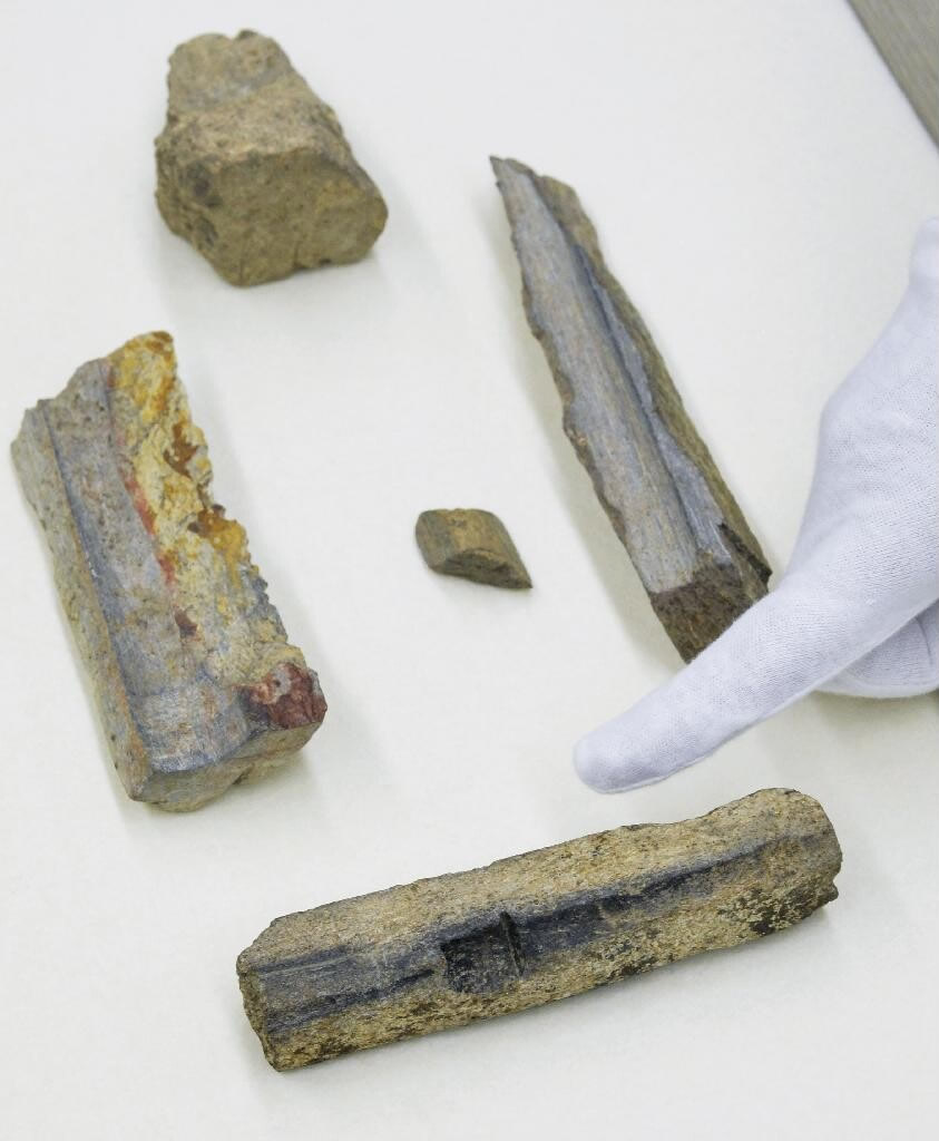 日本福冈县须玖坂本遗址内出土“一铸式有柄铜剑”的石制铸造模具