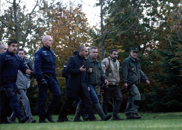 �����䱸����ǹ�ľ�Ա�������ط������������١�