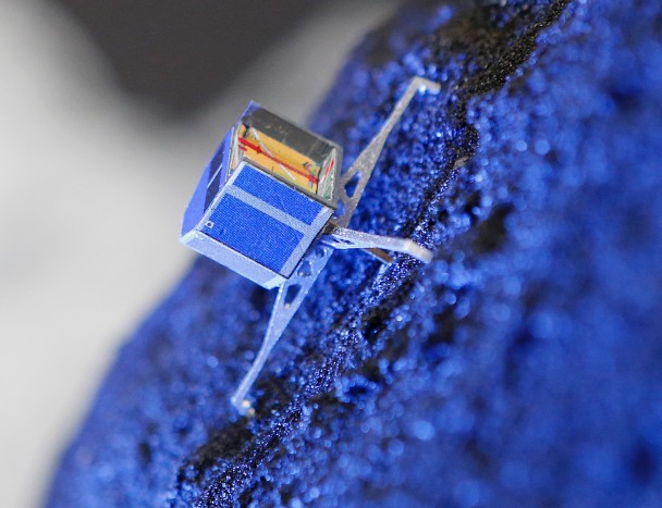 图为探索器菲兰登陆彗星67P的模型。