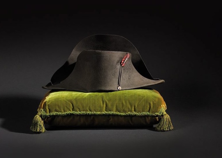 ��������ǰ��������˫��ñ�Ժ���ëƤ�ơ�