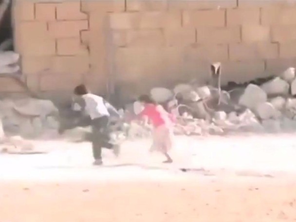 ��������ͯ��ǹ�ֵ�����ð������Σ�վ�Ůͯԭ������ʵ���