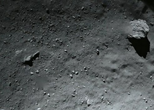 菲兰吸取太阳能不果,终告电源耗尽。图为“菲兰”日前传回地球的相片。