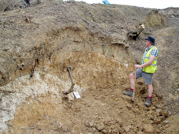 б˶ѨBakers HoleַλӢؿ