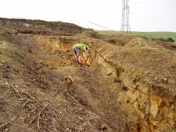 б˶ѨBakers HoleַλӢؿ