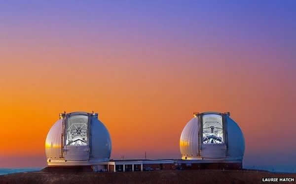 Andrea Ghez教授及其同事在夏威夷凯克天文台完成观测