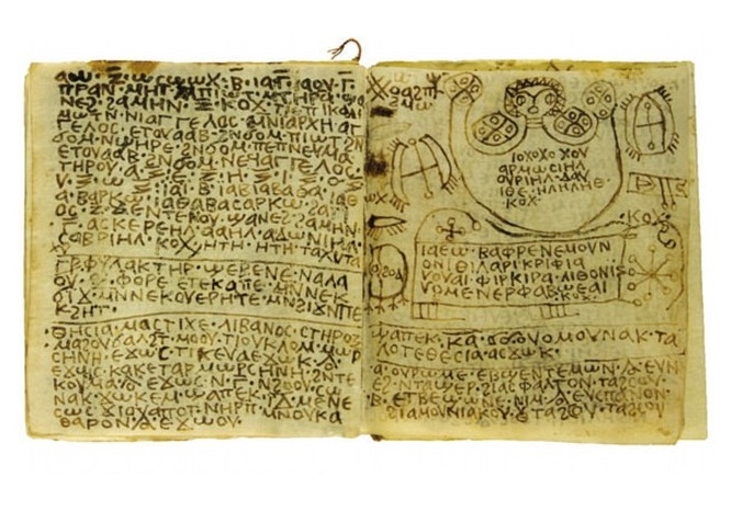 该本古埃及古籍,记载有咒语可令事业爱情两得意。