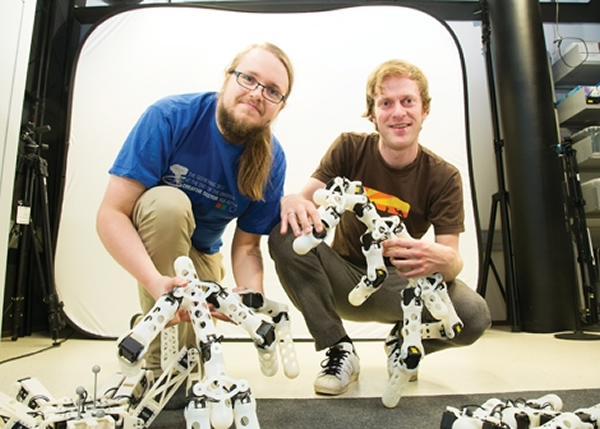 挪威科学家研制的“多脚机械虫”,可适应复杂地形及环境。