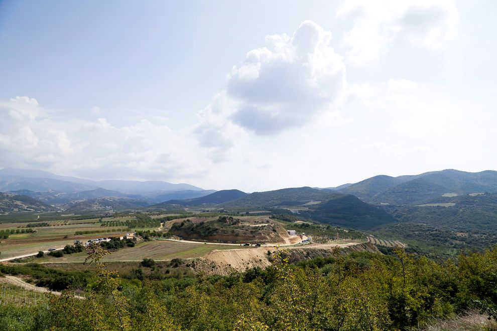 安菲波利斯陵寝位于卡斯塔丘(Kasta Hill)顶上,是在希腊发现最大的古墓。摄影:Athanasios Gioumpasis, Getty