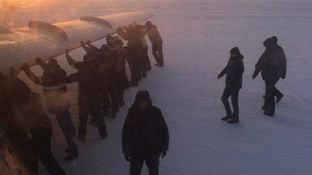 零下52度起落架结冰 战斗民族推飞机“起飞”