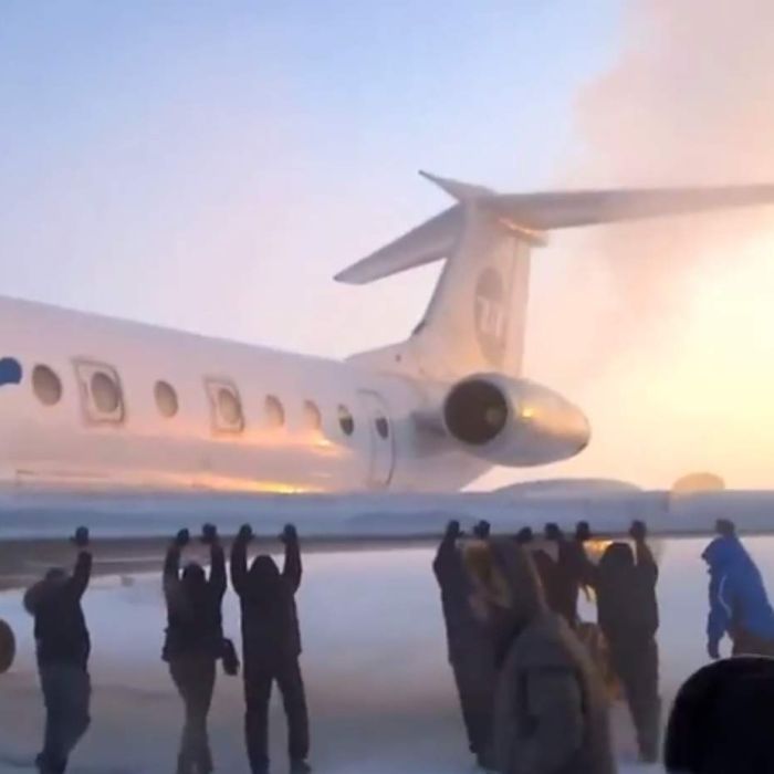 零下52度起落架结冰 战斗民族推飞机“起飞”