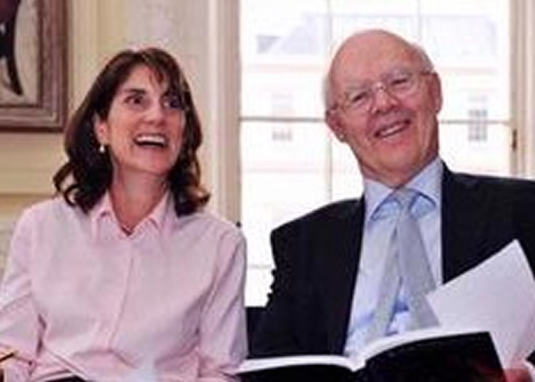 维克斯(右)撰文反驳《泰晤士报》的书评,再度引起莎士比亚是否同性恋之议。