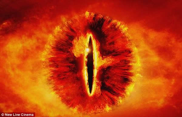 星系NGC 4151一般被天文学家们称为“索伦之眼”,因为它与指环王中的一个角色眼睛的样子相似。这个星系对于精确测定黑洞的质量非常重要。并且,就如同指环王中的剧