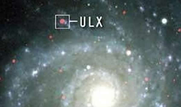 天文学家在距离地球3200光年的星系中发现一颗质量是太阳一万倍的黑洞