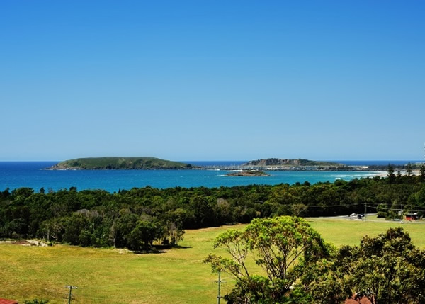 当时正在进行滑浪比赛。图为事发海滩。