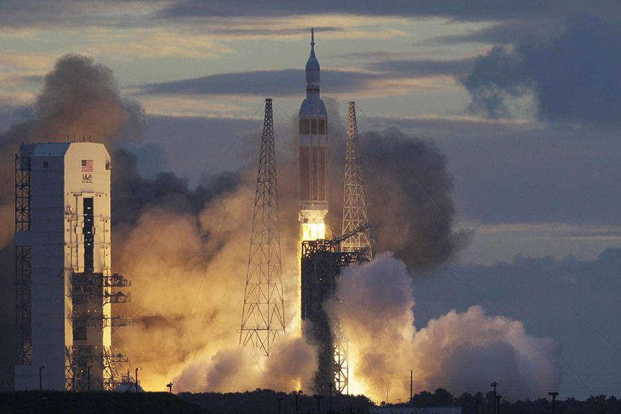 美国宇航局在北京时间12月5日晚成功发射了“猎户座”宇宙飞船,本次无人测试的飞行时间为4.5小时,目前该飞船已经回到地球。这是阿波罗计划以来第一艘突破近地轨道的