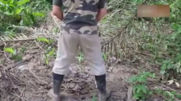 男子:等我转过来可别吓到,嘿嘿。