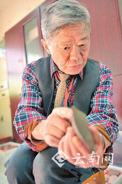 胡绍锦介绍最好的玉龙雪山手斧锋利的正面