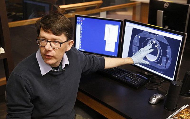 在打开石棺前,科学家曾利用CT扫描技术查看棺内的情况。