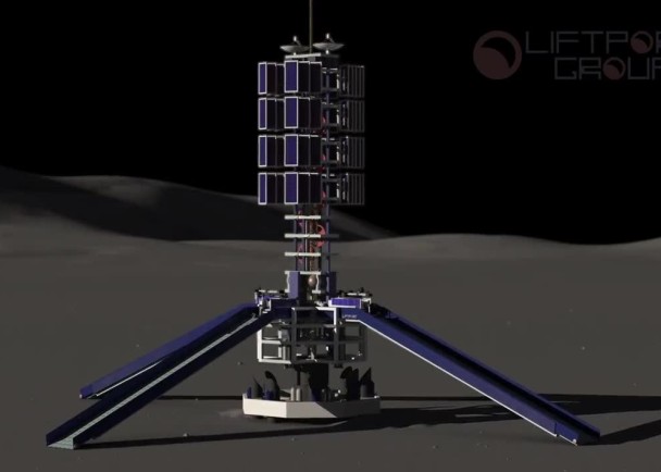 升降机地基登陆月球后,钻头会先后抓紧地面。升降机随后沿缆索下降至月球表面。升降机抵达月面后,充当平台的太阳能板会展开,开始钻探。