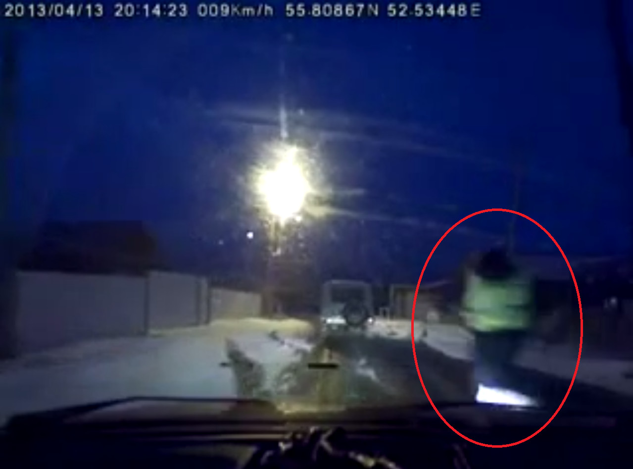 俄罗斯警察只靠双腿追上开着吉普车的嫌犯