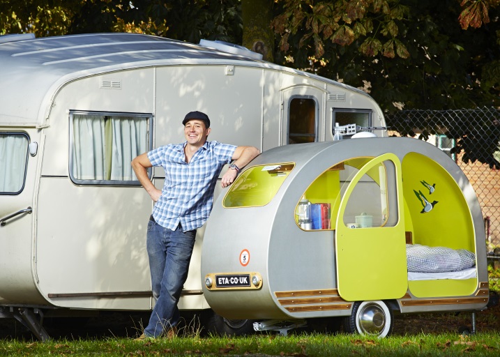 伦敦男子里德有一辆全球体积最小的旅行车。