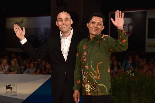 导演奥本海默(左)与剧中主角鲁库(右)出席首映礼。