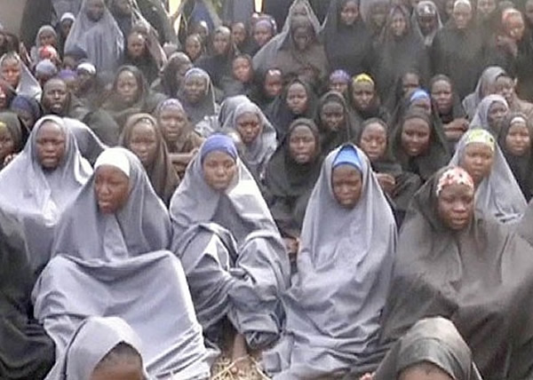 ������ʥ�ء�����4��°�ߵ���������200����Ůѧ��