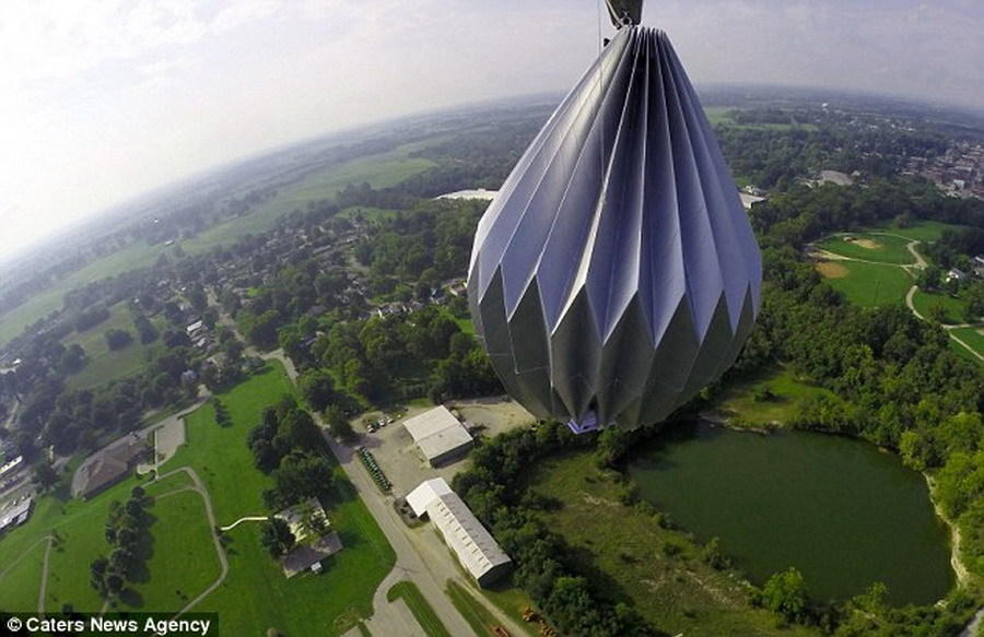 ͼGoProյִֽ̫ձԵڵ£Զ򿪣ߵĹǻɢ