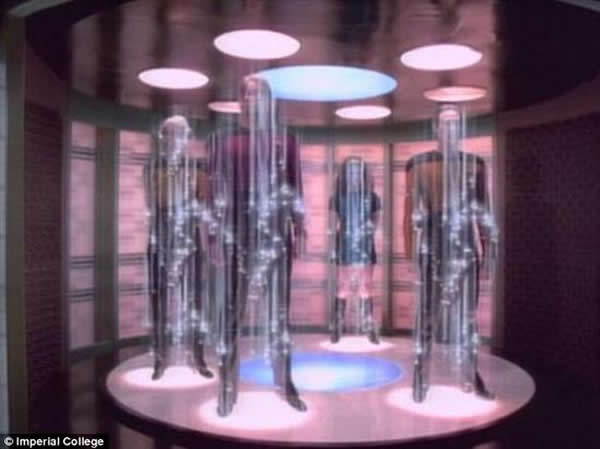 研究人员对帝国理工学院科学家提出的理论进行了升级,并不仅限于传输数据。他们希望利用这项技术让以人为主的事件隐形。如果光束之间的间隙足够大,一个人便可在无人察觉的