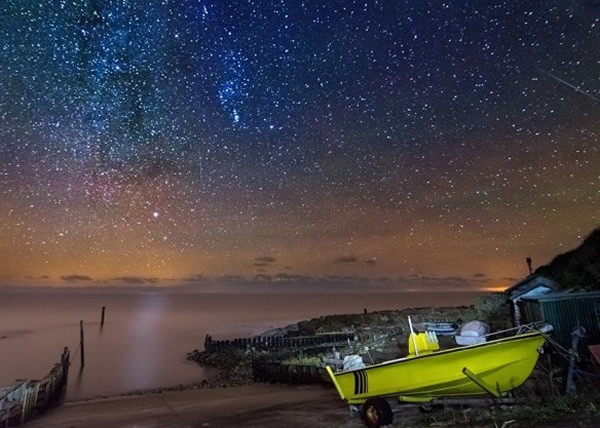 ������ҹ�վ�ɫ����׳��