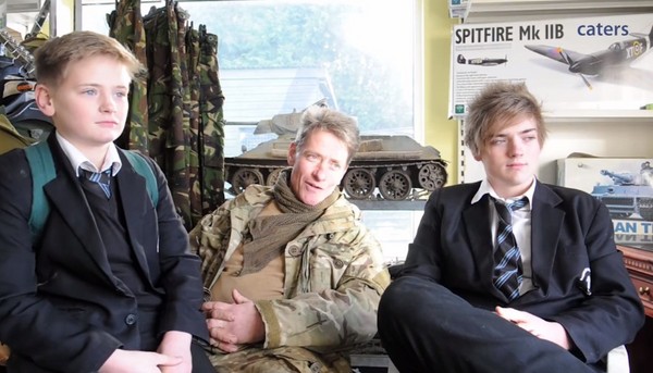 Ӣ�����������쿪̹����С��ȥ��ѧ