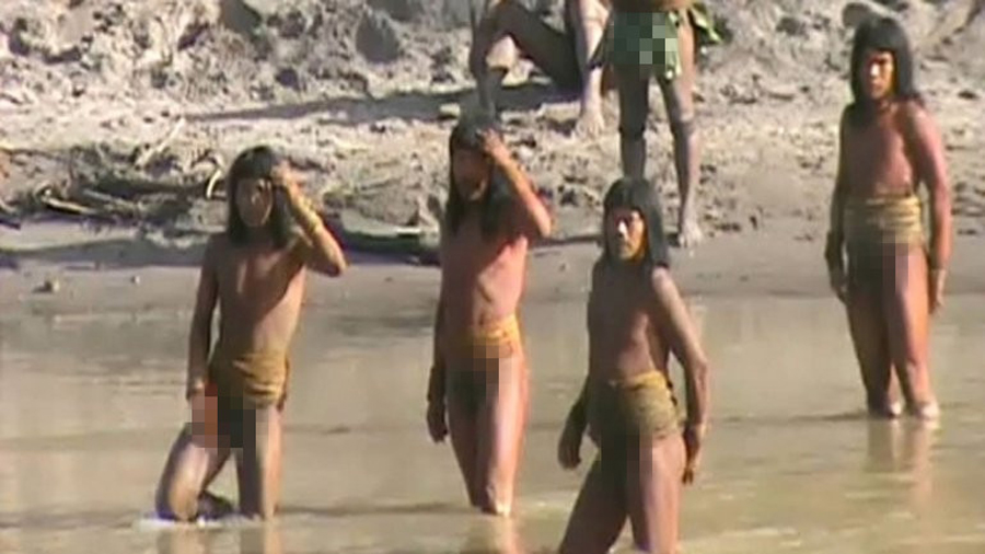 秘鲁亚马逊森林部落200名土著闯入附近村庄抢走村民的炊具和家畜