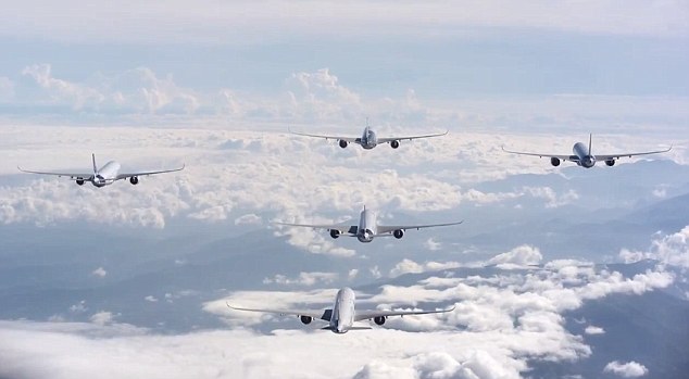 5架A350客机犹如战机,灵活的飞行性能令人叹为观止。