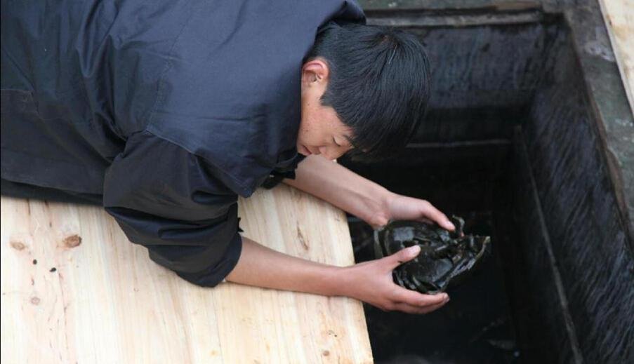 考古人员起出大量文物。