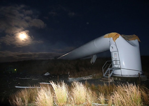 ���������ͻȻ��������Ƭ��ɢ��