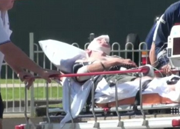 詹金斯头及手均受重伤