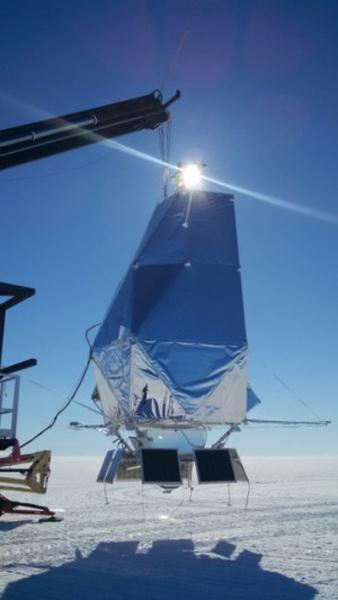 加州理工学院和普林斯顿大学的科学家将六具望远镜阵列通过高空气球送入大气上层空间,在亚轨道上观测宇宙。