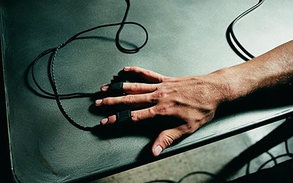 学者研发新测谎法:感应小动作揭谎言