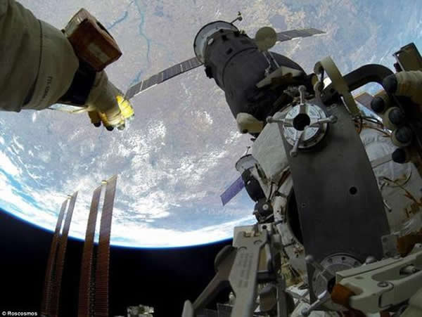 ��Ƭչʾ���Ա��װ���С�Ͷ���԰ʱ�����ĵ������ӡ�