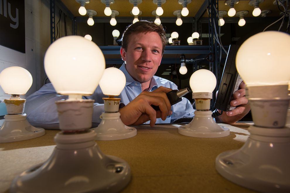 Finally ���ݹ�˾�Ĵ�������ִ�г�John Goscha ���ڼ���ʹ�á�Acandescent���Ƽ������͵��ݡ���Ӱ��RICK FRIEDMAN, COR