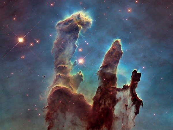 为纪念哈勃太空望远镜发射25周年拍摄天鹰星云的“创造之柱”